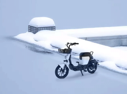 温馨提醒：雨雪天气骑车 注意安全图片